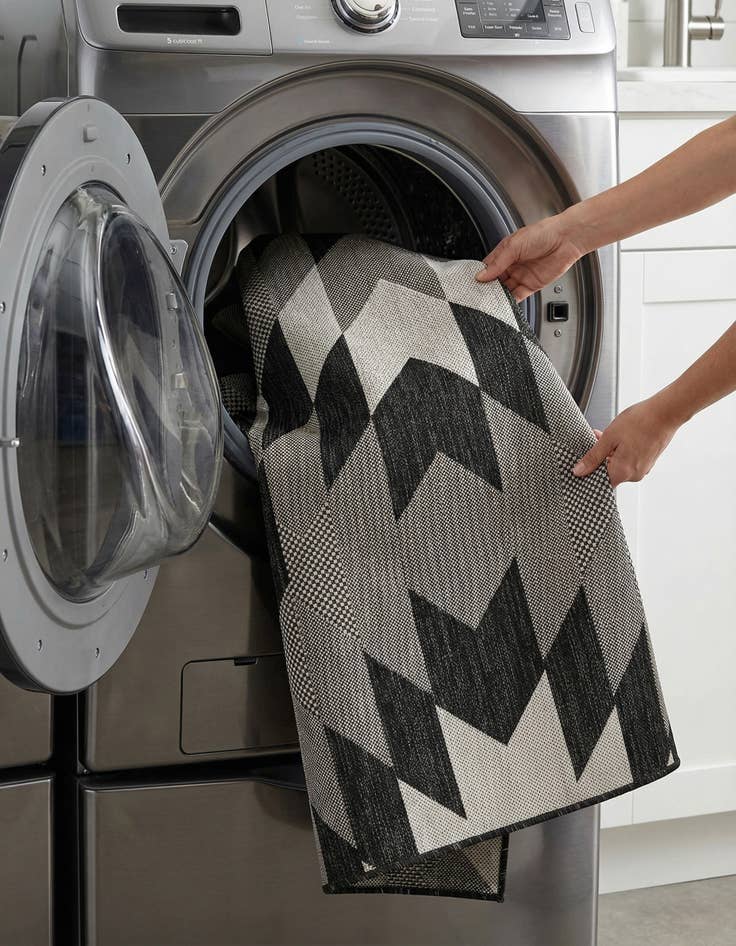 Detail image of 5' 3 x 8'  Washable Modern Indoor / Outdoor Rug