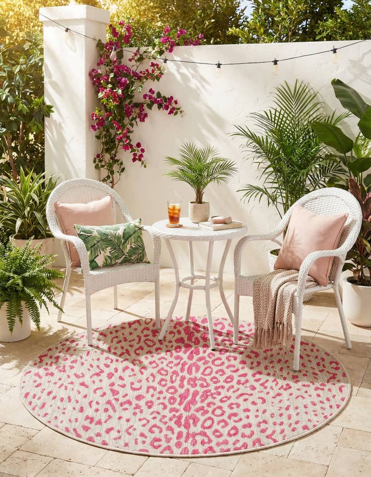 Detail image of 4' x 4'  Washable Safari Indoor / Outdoor Round Rug