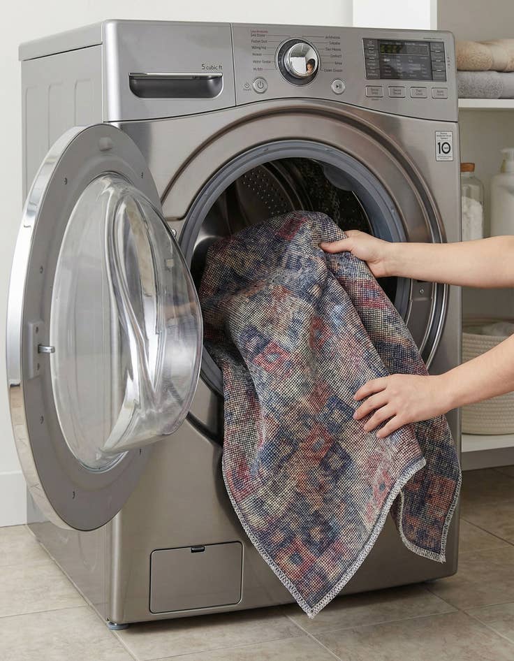 Detail image of 3' 3 x 5' 3  Washable Sisu Rug