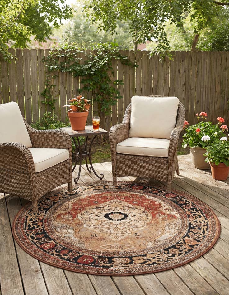 Detail image of 5' x 5'  Washable Traditional Indoor / Outdoor Round Rug