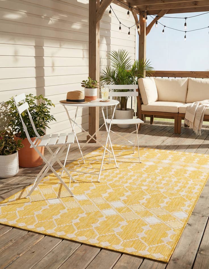 Detail image of 4' x 6' Easy-Clean Trellis Indoor / Outdoor Rug
