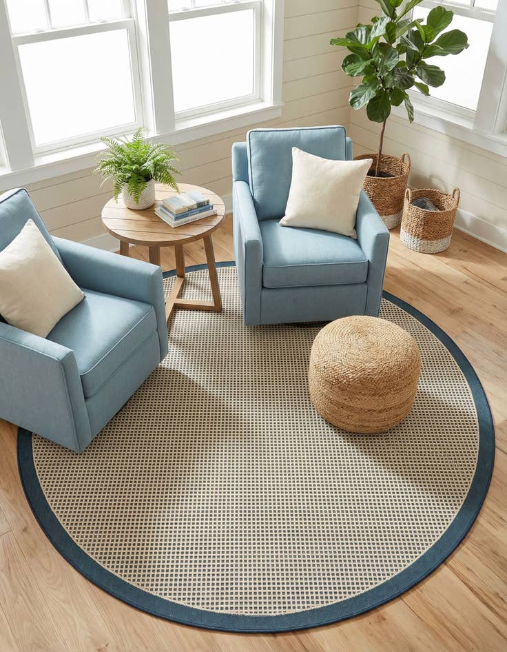 Detail image of  7' 10 x 7' 10  Washable Border Indoor / Outdoor Round Rug