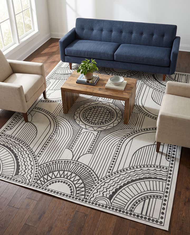 7' 10 x 10' Easy-Clean Traditional Indoor / Outdoor Rug