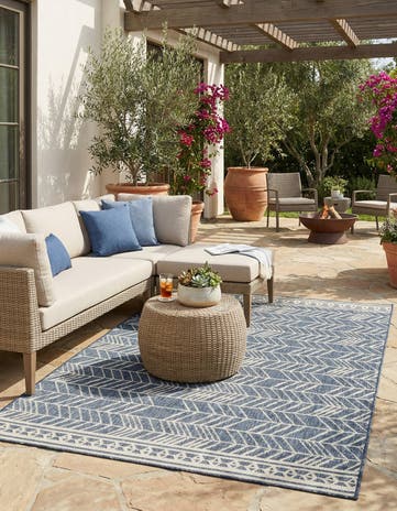 5' 3 x 7' 8 Easy-Clean Modern Indoor / Outdoor Rug