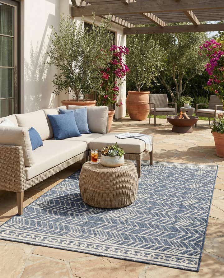 5' 3 x 7' 8 Easy-Clean Modern Indoor / Outdoor Rug