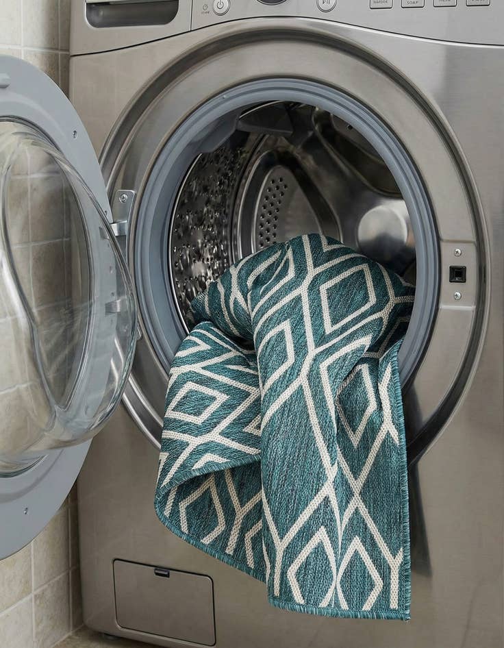 Detail image of 1' 4 x 1' 4  Washable Jill Zarin Turks and Caicos Indoor / Outdoor Sample Rug