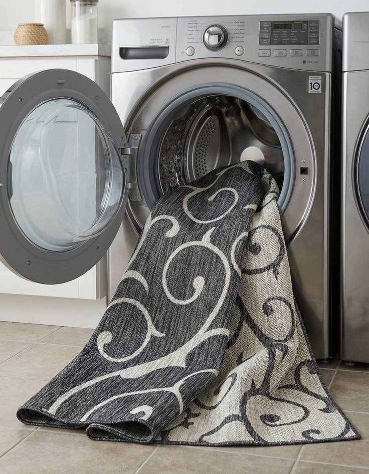 Detail image of 6' x 9'  Washable Botanical Indoor / Outdoor Rug