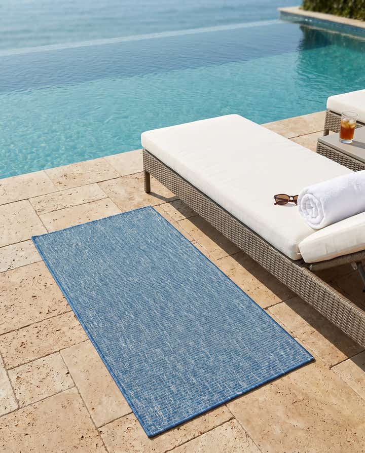 2' x 4' Easy-Clean Solid Indoor / Outdoor Runner Rug
