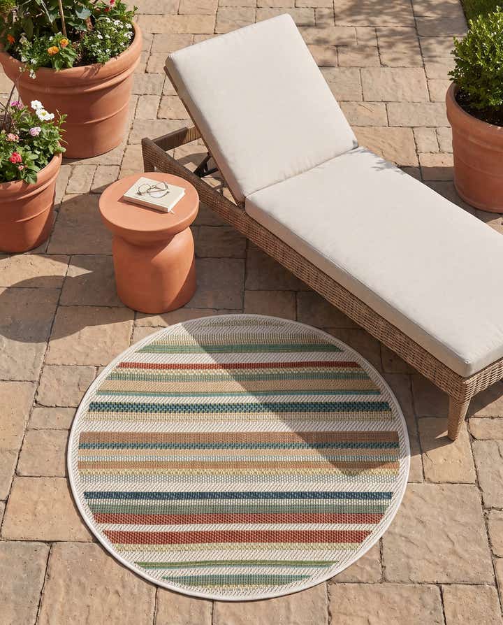 3' 3 x 3' 3 Easy-Clean Baja Indoor / Outdoor Round Rug