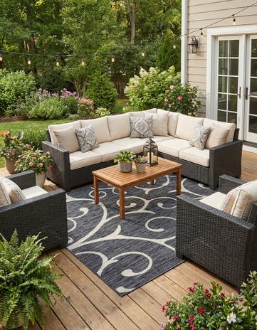 7' x 10' Easy-Clean Botanical Indoor / Outdoor Rug