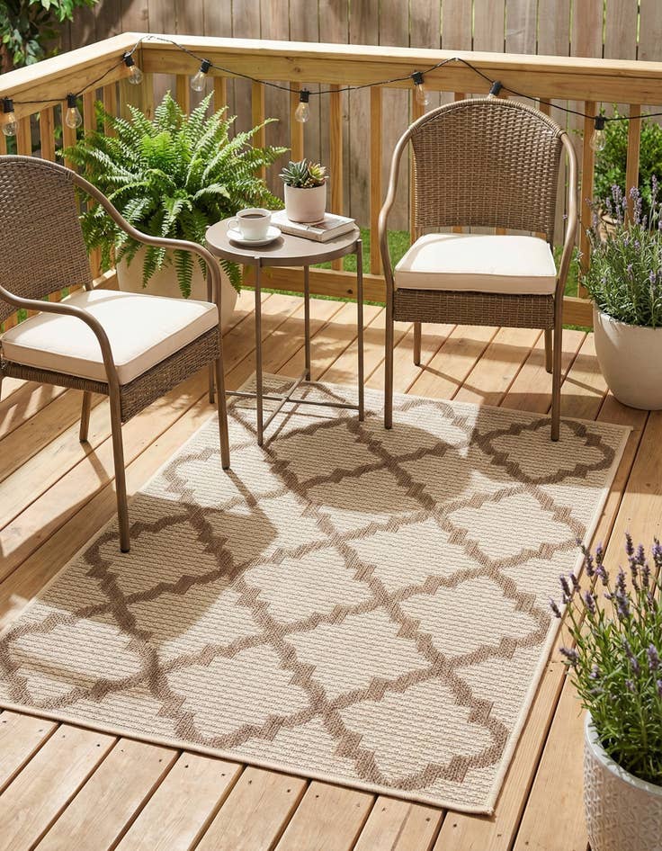 Detail image of 2' 2 x 3'  Washable Trellis Indoor / Outdoor Rug