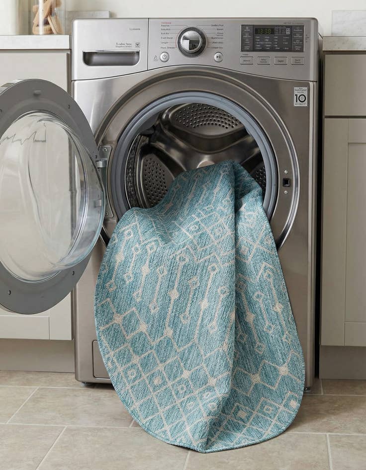 Detail image of 5' 3 x 8'  Washable Trellis Indoor / Outdoor Oval Rug