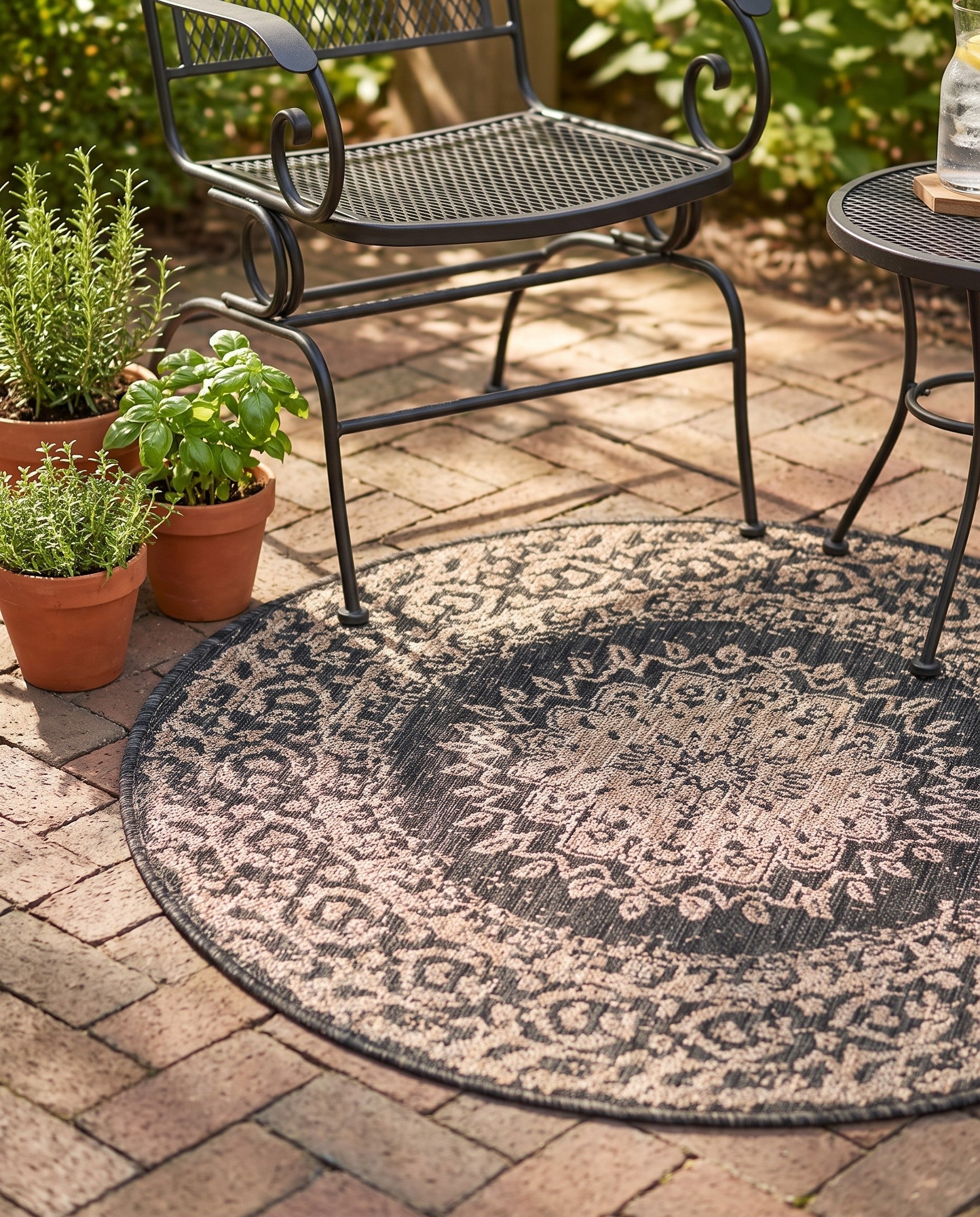 3' x 3' Easy-Clean Traditional Indoor / Outdoor Round Rug