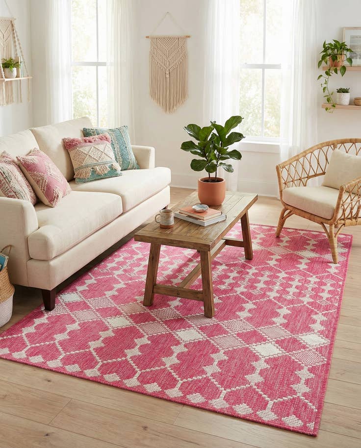 Detail image of 4' x 6' Easy-Clean Lattice Indoor / Outdoor Rug