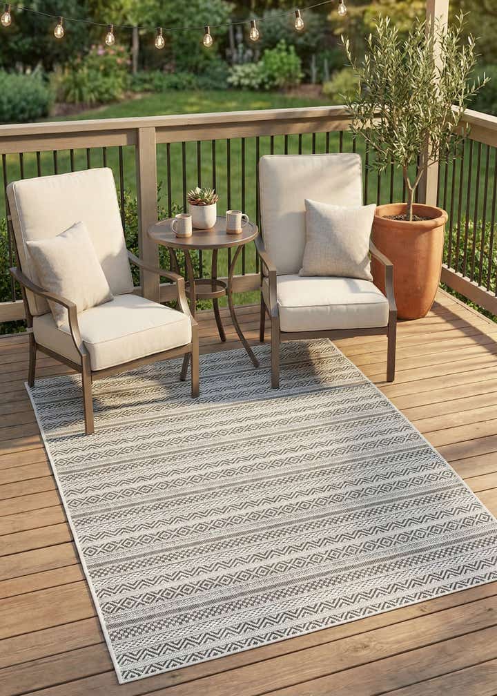 4' x 6' Easy-Clean Striped Indoor / Outdoor Rug