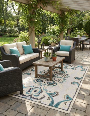 5' x 7' 8 Easy-Clean Traditional Indoor / Outdoor Rug