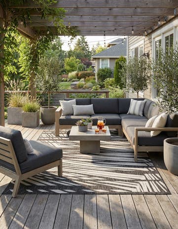 7' x 10' Easy-Clean Modern Indoor / Outdoor Rug