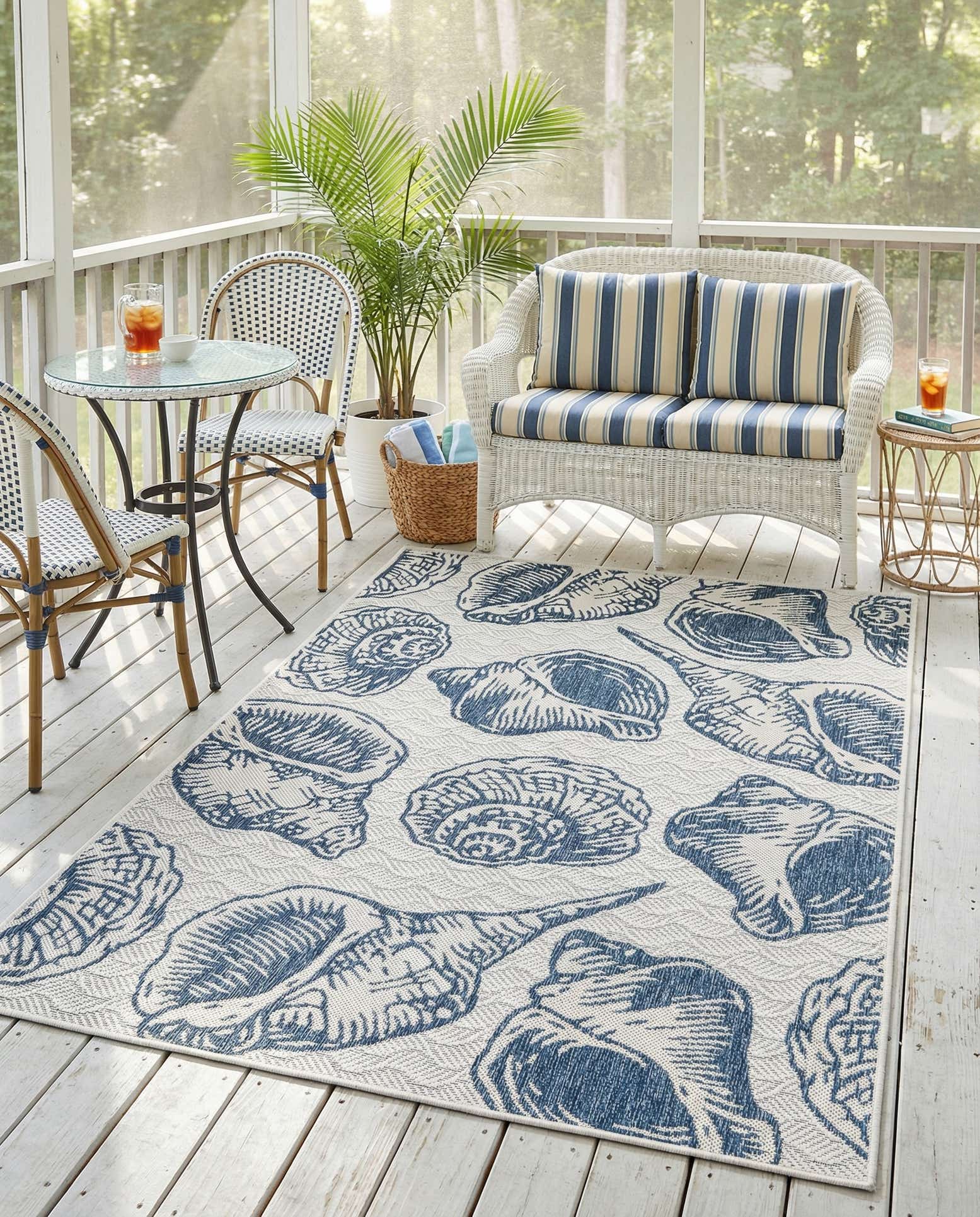 4' x 6' Easy-Clean Coastal Indoor / Outdoor Rug