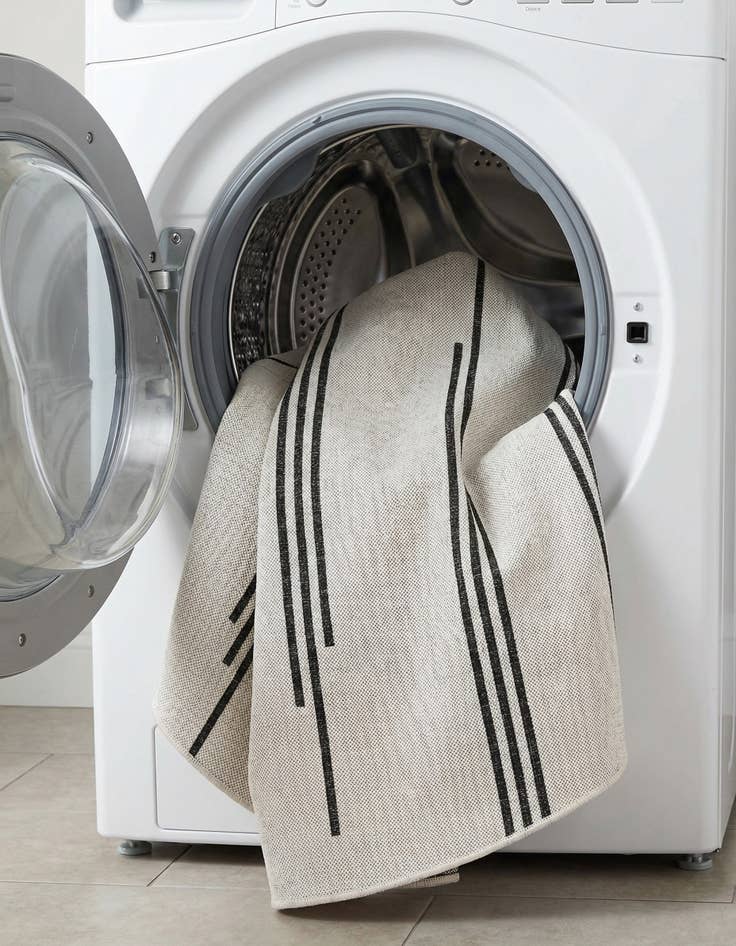 Detail image of 6' x 6'  Washable Modern Indoor / Outdoor Round Rug