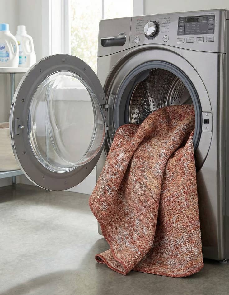 Detail image of 4' x 4'  Washable Traditional Indoor / Outdoor Round Rug