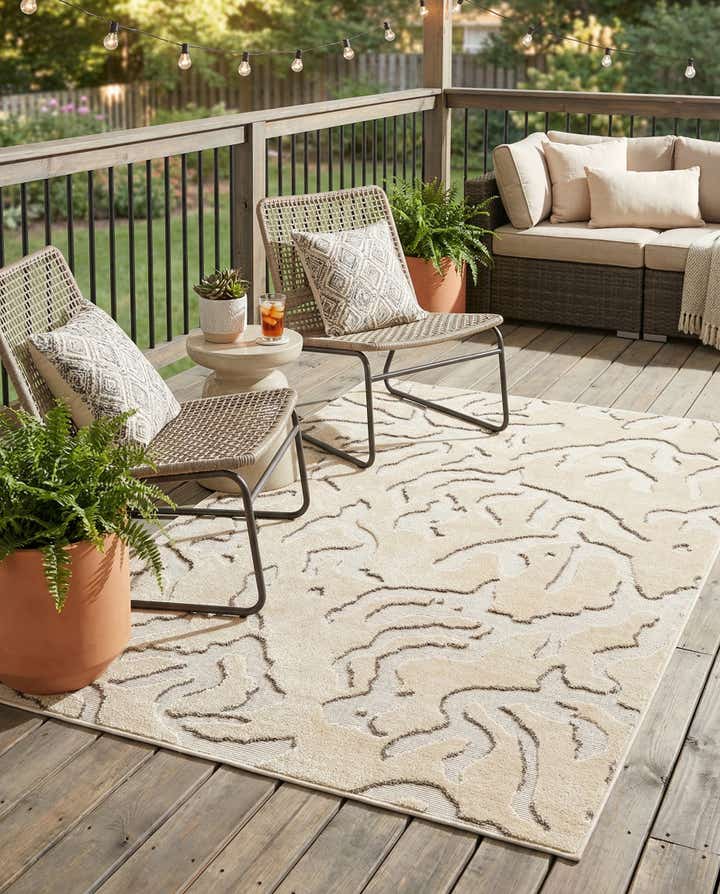 4' x 6' Easy-Clean Sabrina Soto Indoor / Outdoor Rug