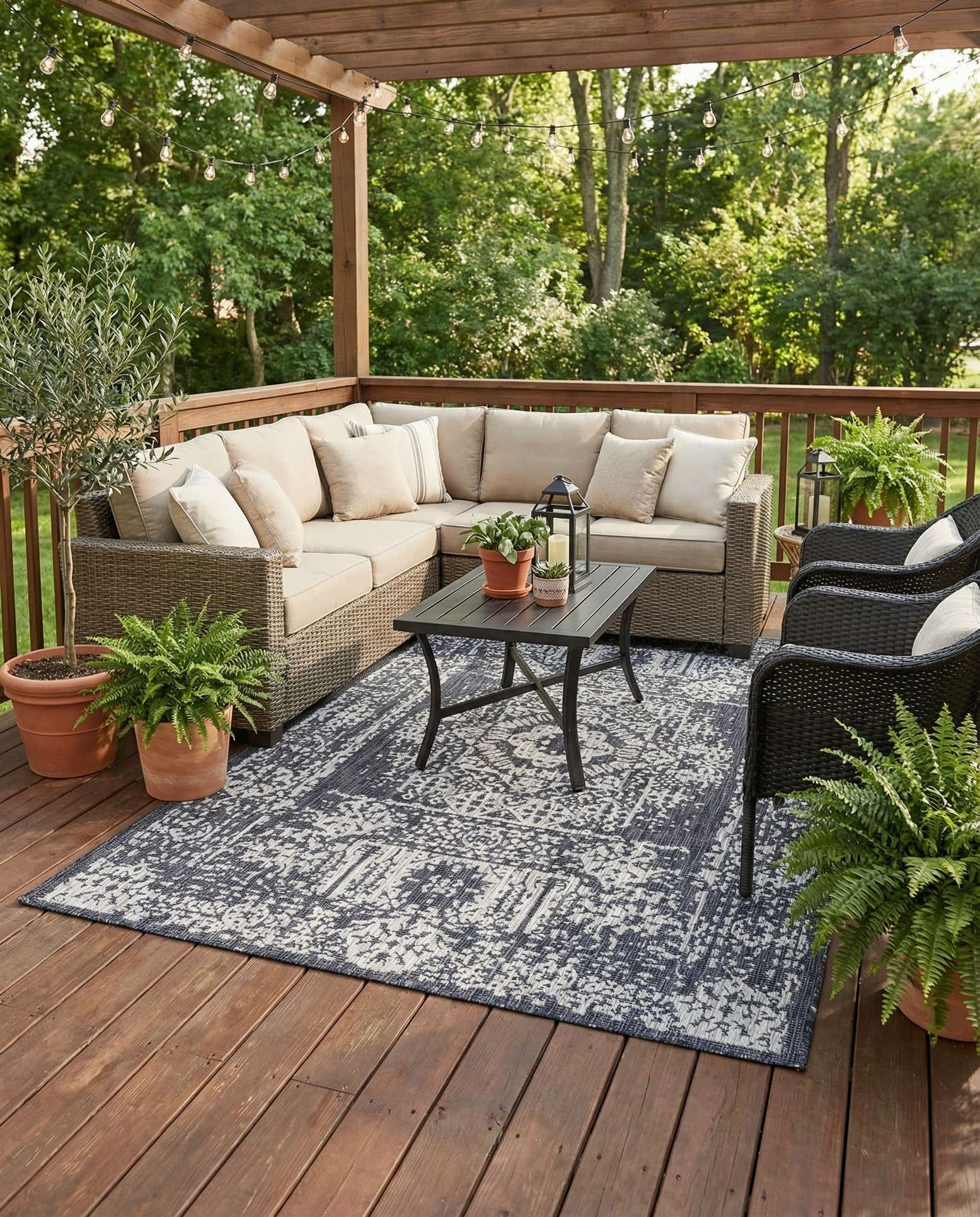 9' x 12' Easy-Clean Traditional Indoor / Outdoor Rug