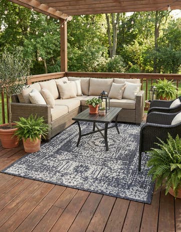 9' x 12' Easy-Clean Traditional Indoor / Outdoor Rug