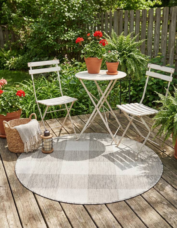 Detail image of  3' x 3'  Washable Checkered Indoor / Outdoor Round Rug