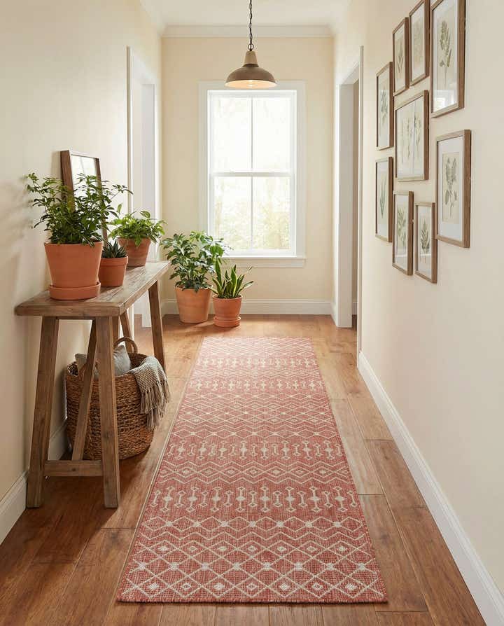 2' 7 x 10' Easy-Clean Lattice Indoor / Outdoor Runner Rug