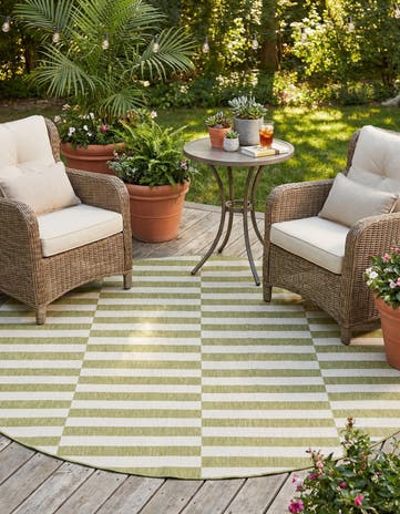 10' x 10' Easy-Clean Ribbon Indoor / Outdoor Round Rug