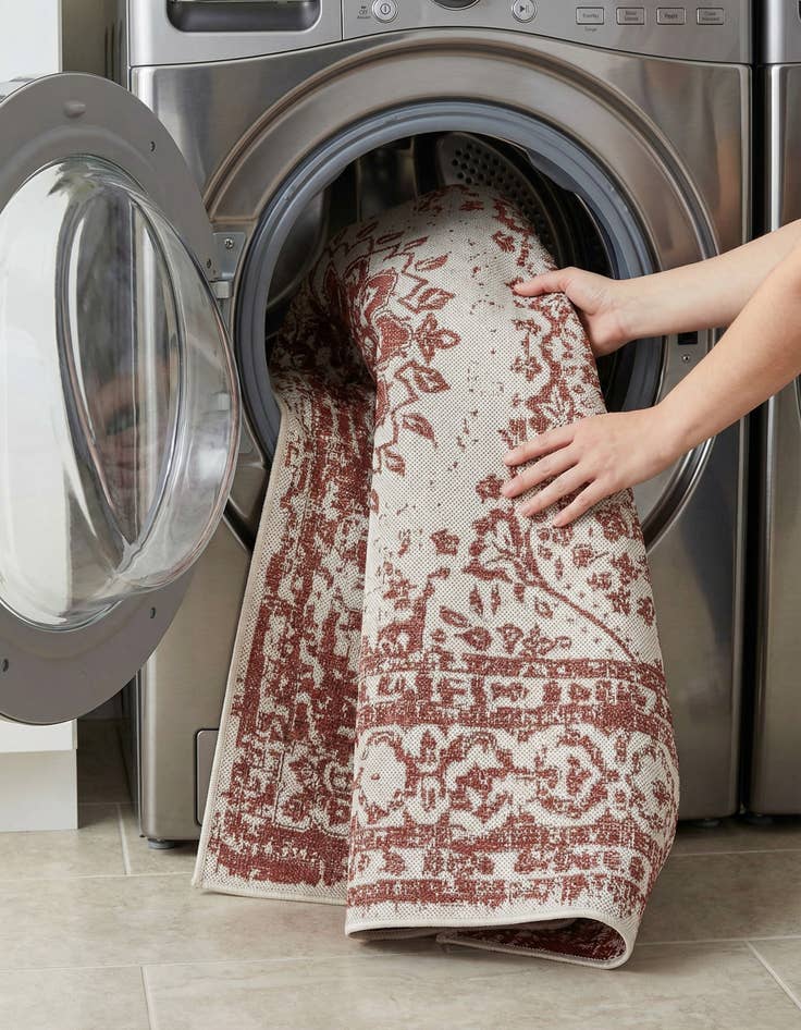 Detail image of  5' 3 x 7'  Washable Traditional Indoor / Outdoor Rug