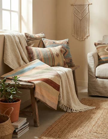 2' 5 x 2' 5 Hand Woven Pillow Wool Square Rug