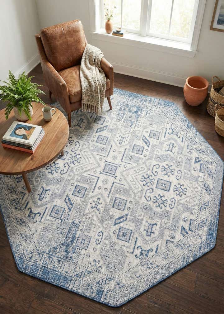 7' 10 x 7' 10 Easy-Clean Aztec Indoor / Outdoor Octagon Rug