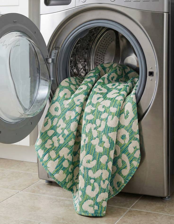 Detail image of 4' x 4'  Washable Safari Indoor / Outdoor Round Rug