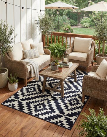 4' x 6' Easy-Clean Sabrina Soto Indoor / Outdoor Rug