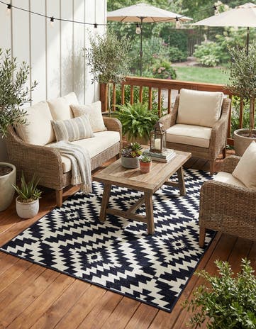 4' x 6' Easy-Clean Sabrina Soto Indoor / Outdoor Rug