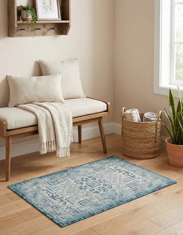 2' x 3' Easy-Clean Aztec Indoor / Outdoor Rug