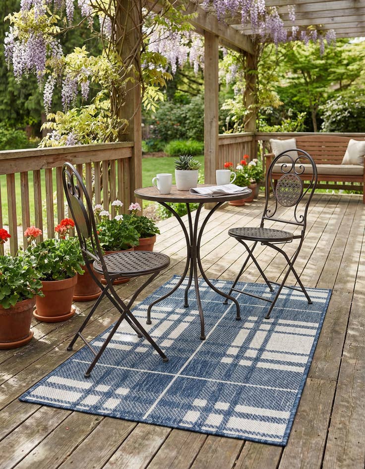 Detail image of 2' x 3'  Washable Checkered Indoor / Outdoor Rug