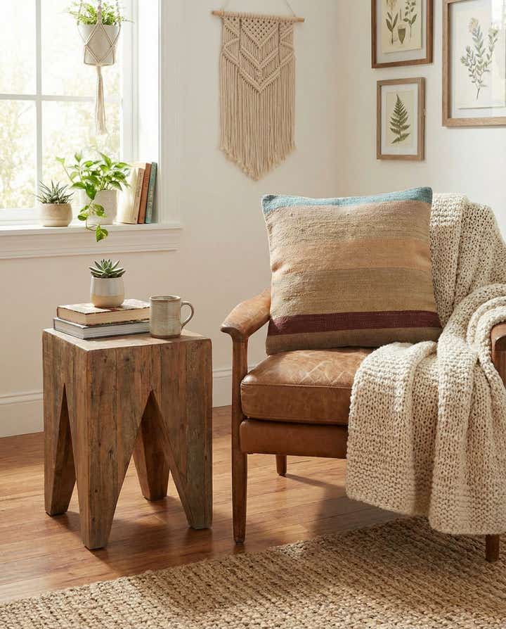1' 5 x 1' 6 Hand Woven Pillow Wool Square Rug