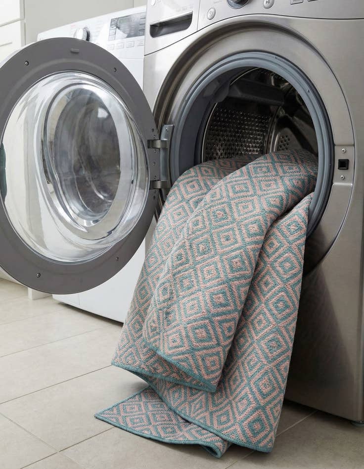 Detail image of 7' 10 x 10'  Washable Jill Zarin Costa Rica Indoor / Outdoor Oval Rug