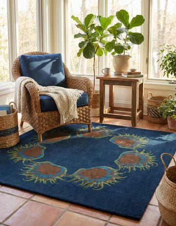 7' 6 x 7' 7 Agra Square Rug