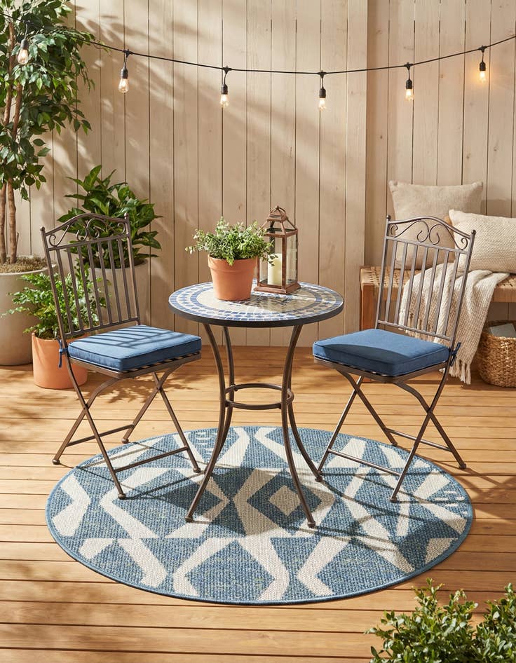 Detail image of  3' 3 x 3' 3  Washable Baja Indoor / Outdoor Round Rug