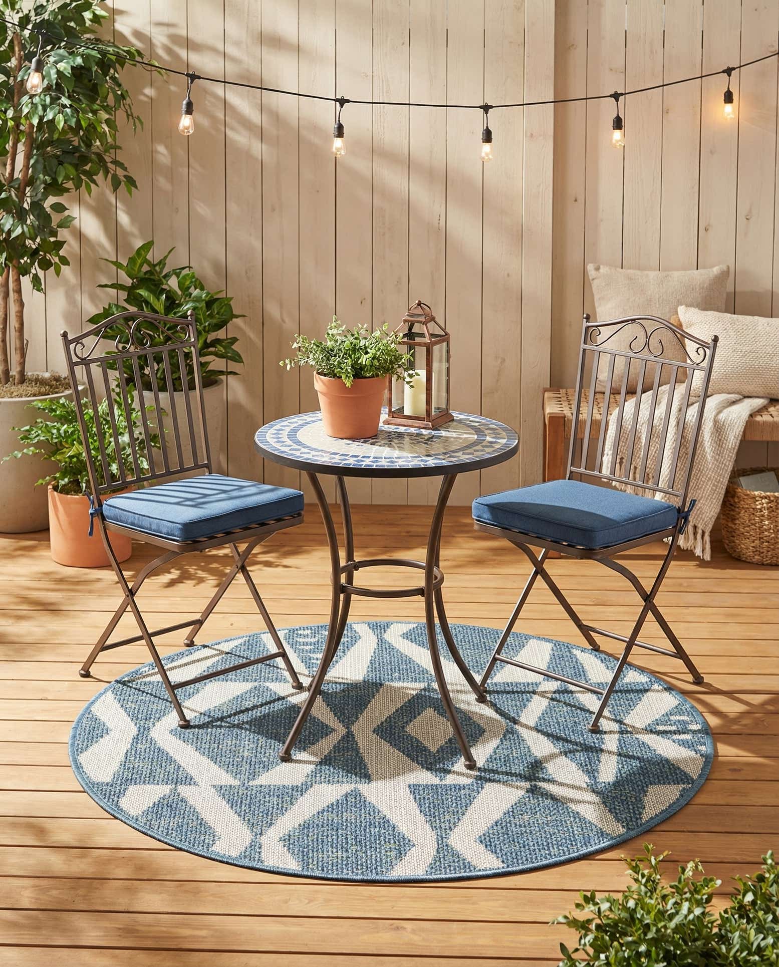 3' 3 x 3' 3 Easy-Clean Baja Indoor / Outdoor Round Rug
