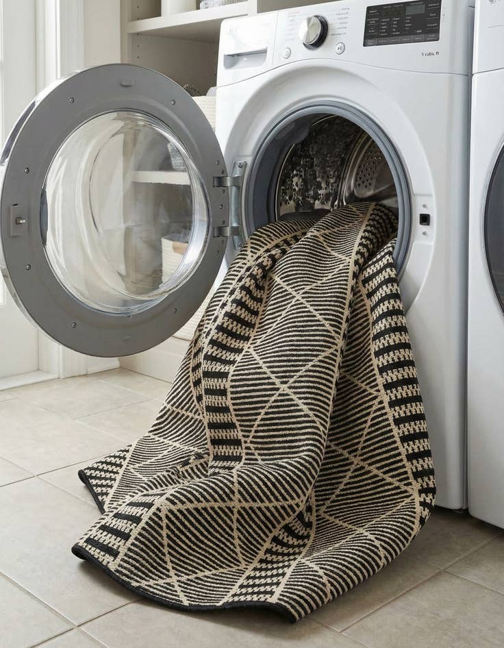 Detail image of  6' x 6'  Washable Lattice Indoor / Outdoor Round Rug