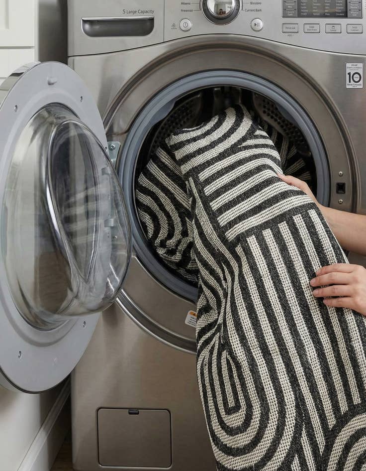 Detail image of  4' x 4'  Washable Modern Indoor / Outdoor Round Rug