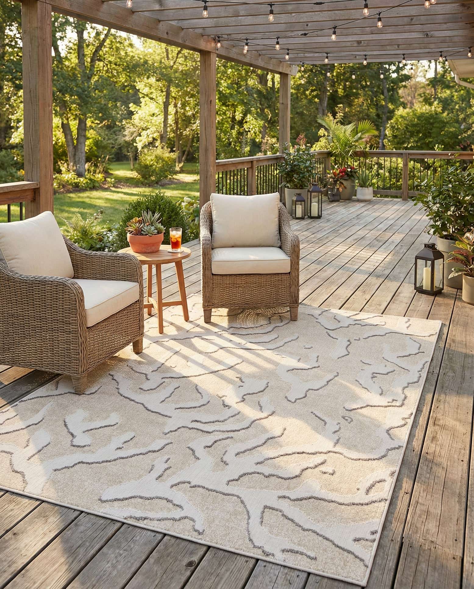 6' x 9' Easy-Clean Sabrina Soto Indoor / Outdoor Rug