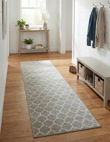 2' 7 x 10' Lattice Runner Rug