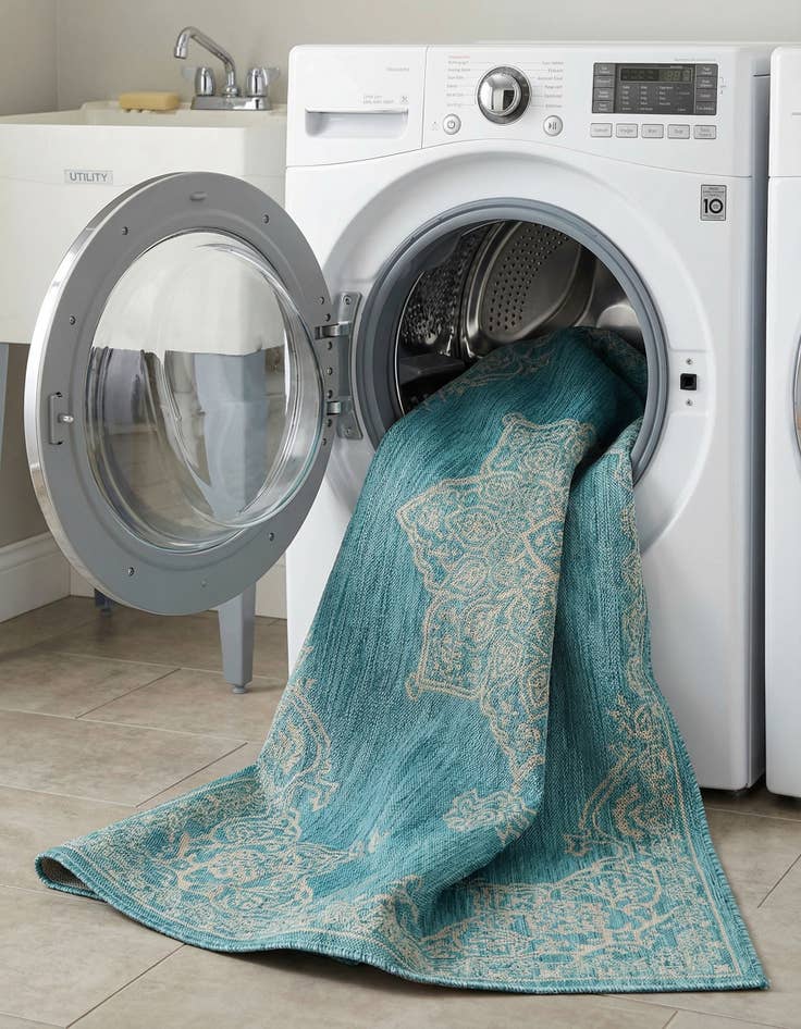 Detail image of 5' 3 x 8'  Washable Traditional Indoor / Outdoor Rug