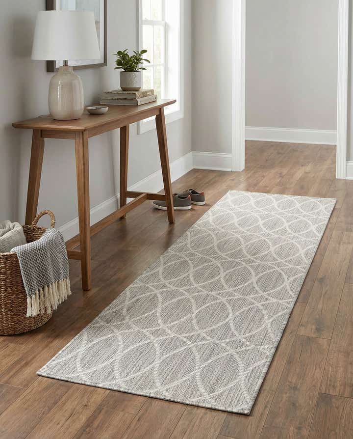 2' x 6' Easy-Clean Lattice Indoor / Outdoor Runner Rug