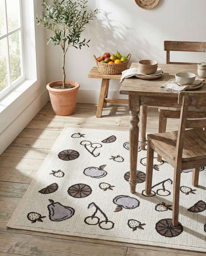 5' x 7' 7 Easy-Clean Indoor / Outdoor Rug